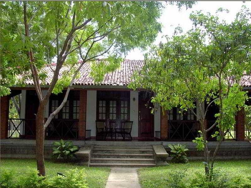 Palm Garden Village Hotel Anuradhapura Exterior photo